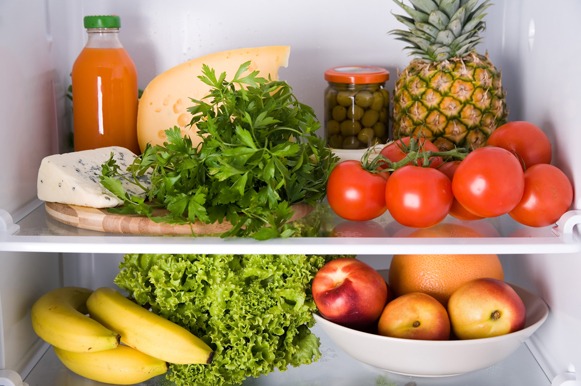 Organize a dispensa e a geladeira para evitar desperdícios