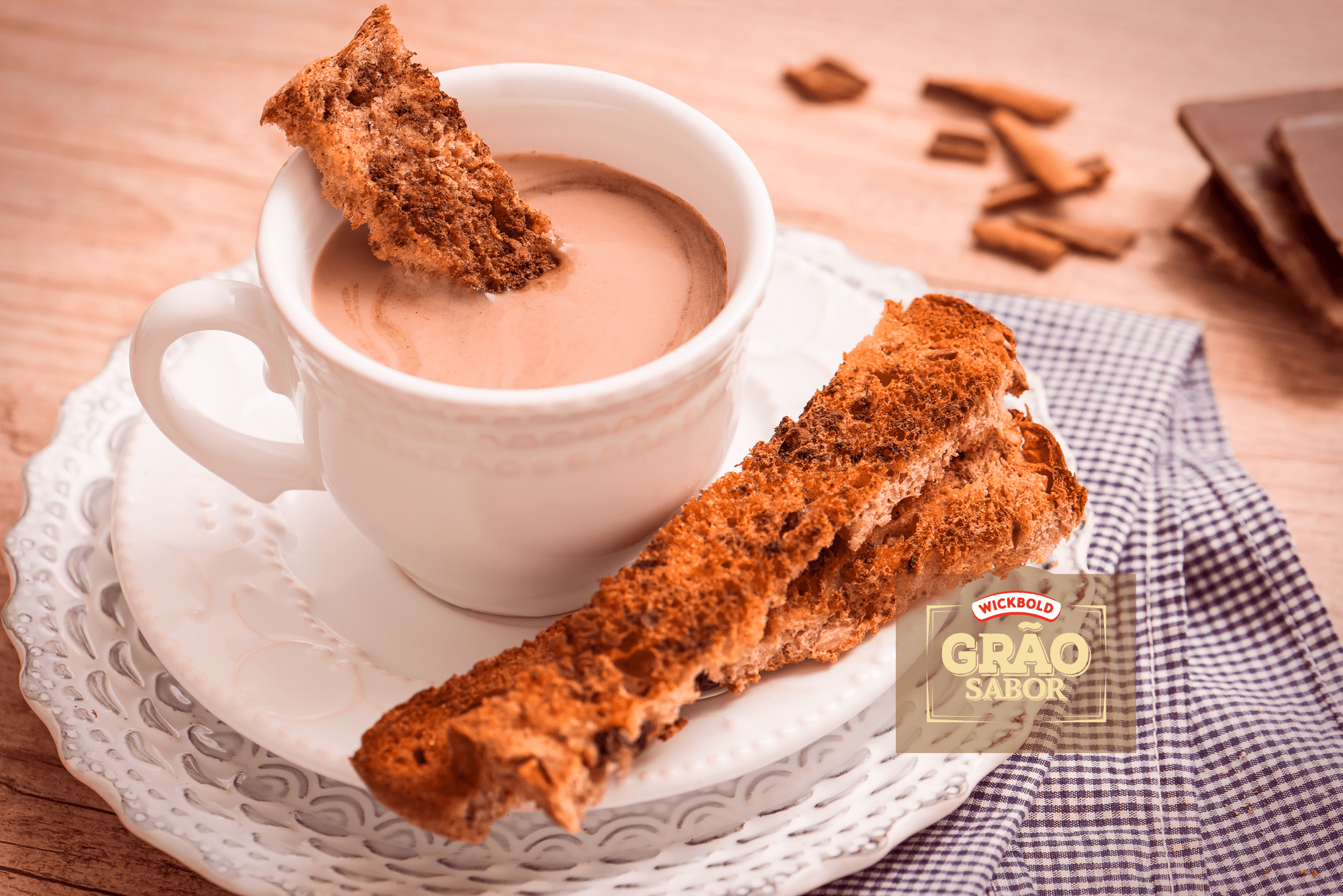 Chocolate Quente com Palitos Crocantes