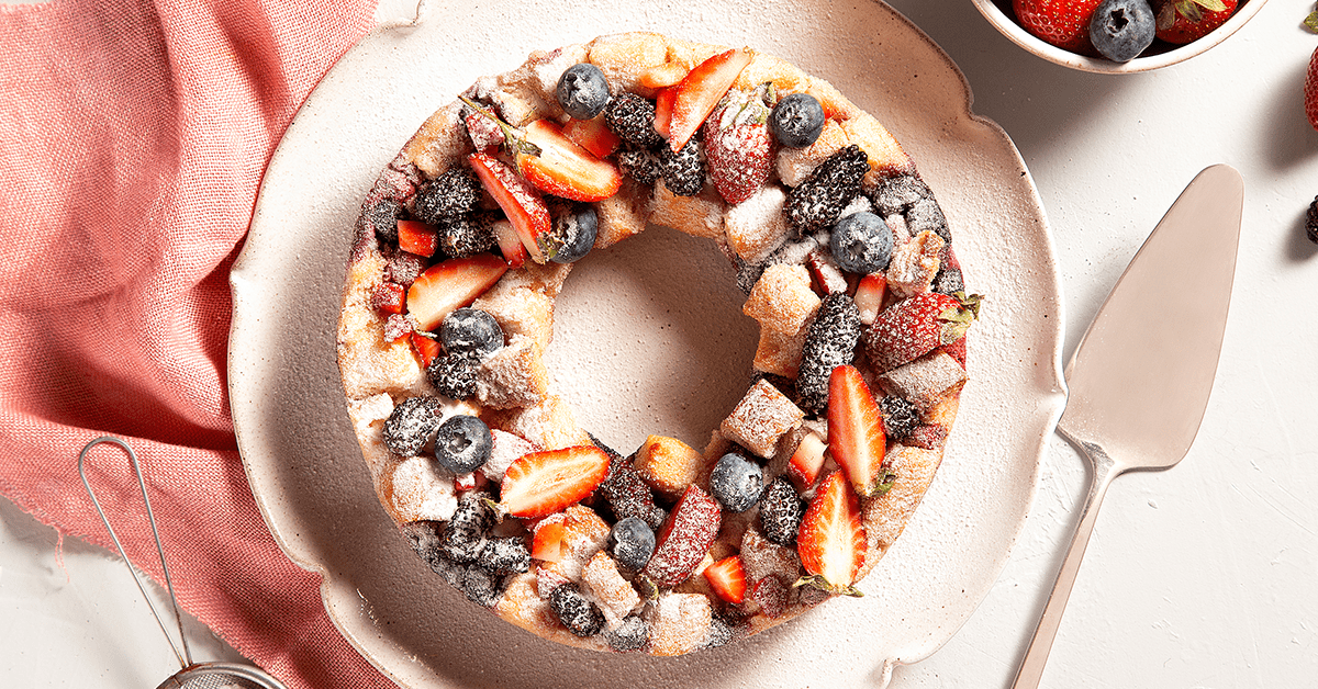 Pudim de pão com frutas vermelhas
