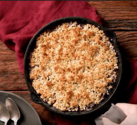 Crumble de frutas vermelhas com pão sem glúten