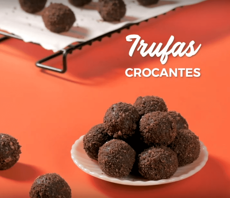 Trufas crocantes de cookie de cacau