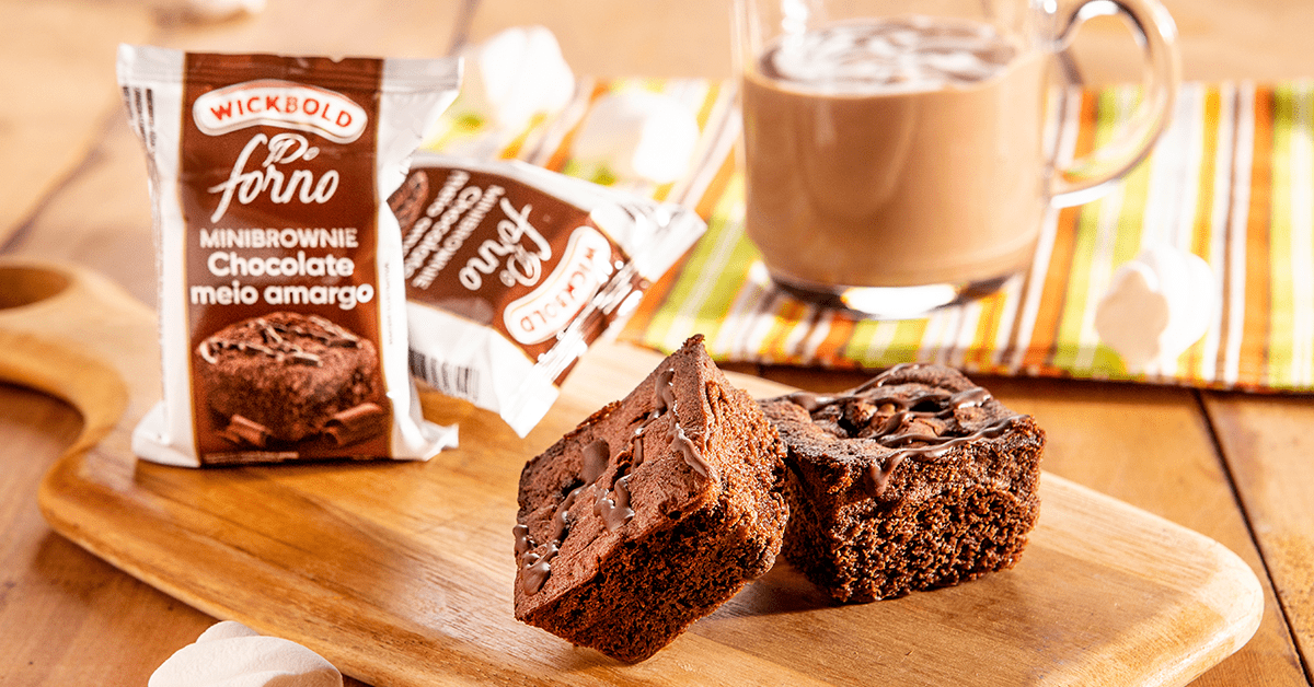 chocolate quente com minibrownie